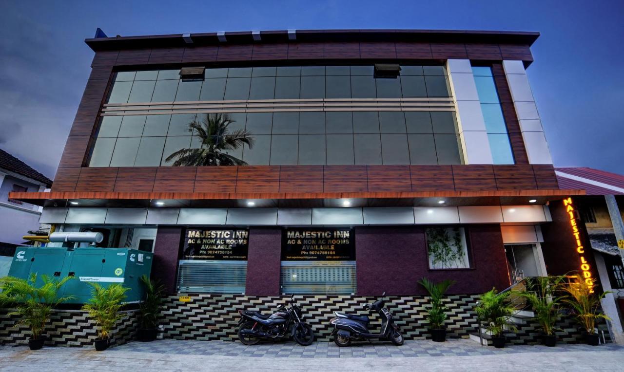 Treebo Trip Majestic Inn Thampanoor Thiruvananthapuram Kültér fotó